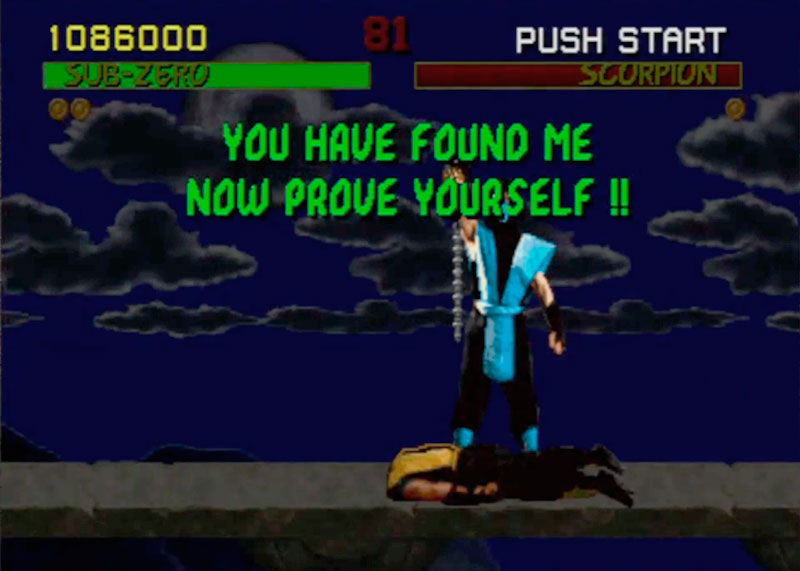 Pantalla de Mortal Kombat (1992) en el escenario The Pit mostrando el mensaje secreto de Reptile antes del combate oculto.